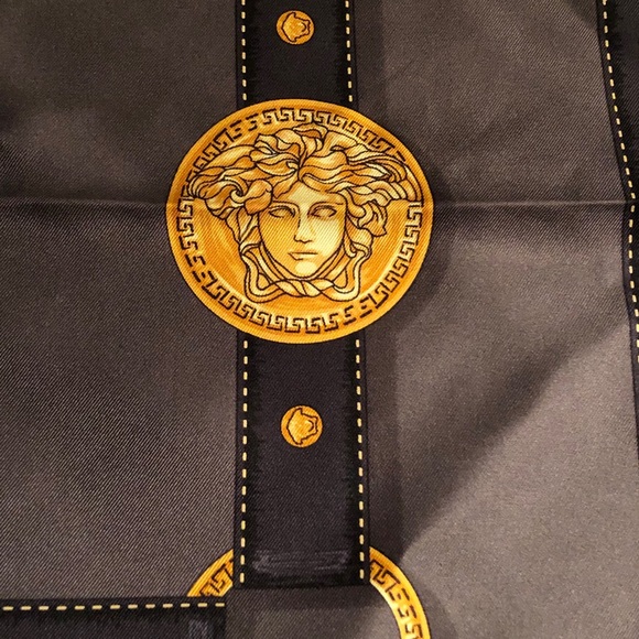 🖤💛VERSACE 🖤💛 - Picture 4 of 13